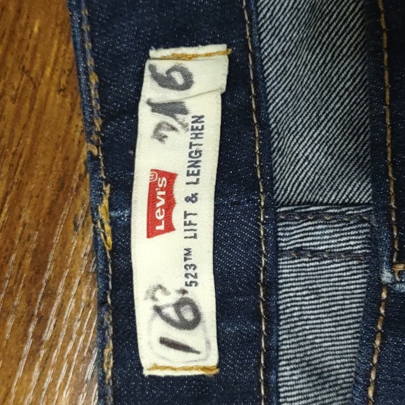 Levi's Jeans - Picture 7 of 8